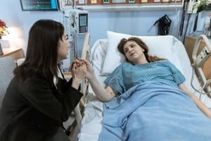 Patient chatting with a visitor in hospital